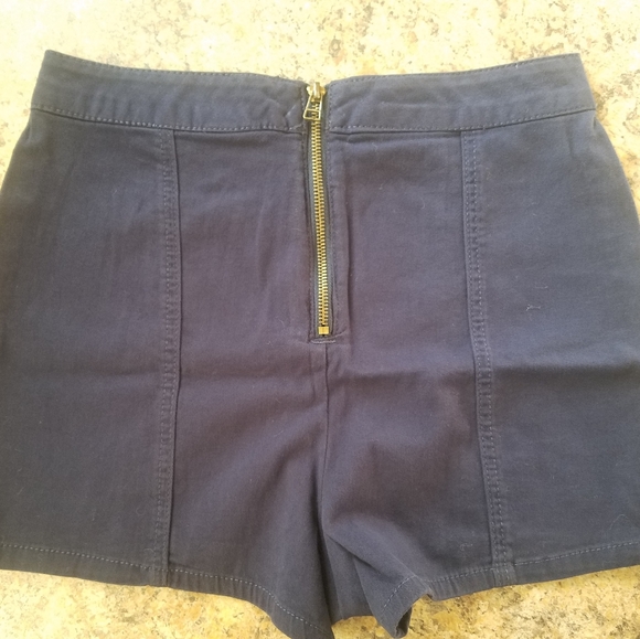 High Rise Pin-Up Style Shorts - Picture 2 of 5